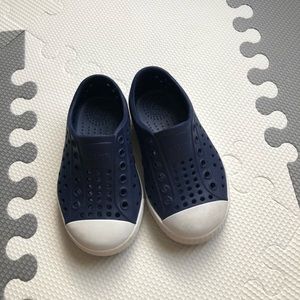 Native Jefferson shoes in navy blue